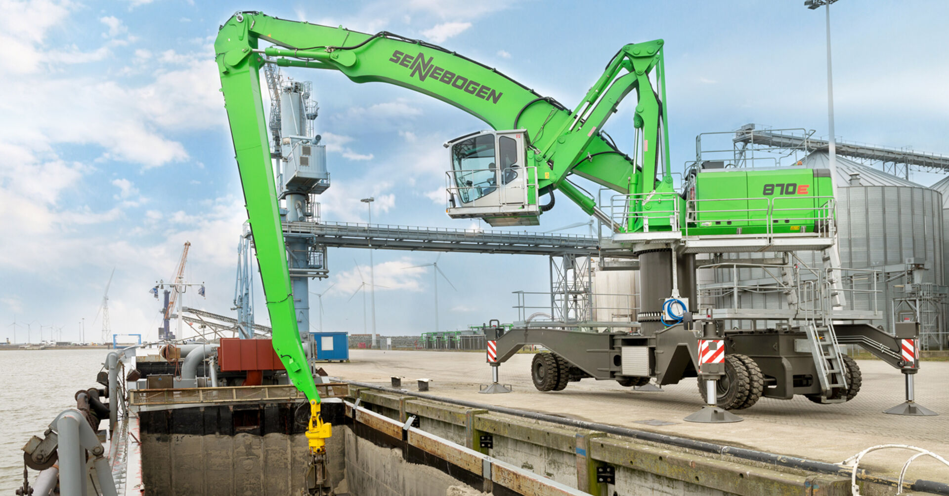 Port Handling On A Large Scale Elzinga Relies On New SENNEBOGEN 870 E