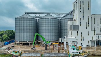 Zero-emissions unloading at flour mill