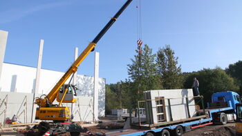 Flexibler Einsatz auf der Baustelle: SENNEBOGEN 613 Mobil Teleskopkran bei Barbian