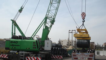 Loading safely: SENNEBOGEN 640 Harbour Mobile Crane with magnet system