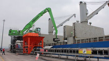 SENNEBOGEN 875 E-Series with Green Hybrid and electric drive in port handling in Turkey
