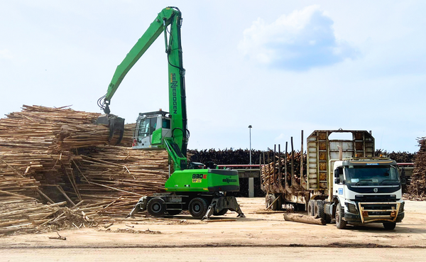 SENNEBOGEN 830 E - Holzumschlag SENNEBOGEN 830 E - Holzumschlag