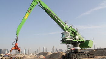 Precise sea wall positioning down to  the nearest millimeter: SENNEBOGEN 880 EQ for land reclamation in Dubai