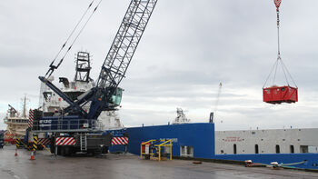 Neue Hafenmobilkräne in Peterhead:  2x SENNEBOGEN 6130 HMC in der Offshore-Verladung