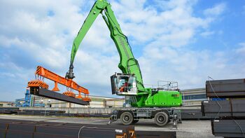 Steel logistics: material handler 865 E Hybrid  with magnetic lifting beam
