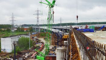 Infrastructure project in Moscow: Crawler crane impresses in bridge construction