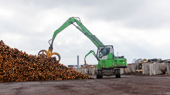 Efficient division of work in timber handling with two SENNEBOGEN 730 M-HD at Rettenmeier Holzindustrie