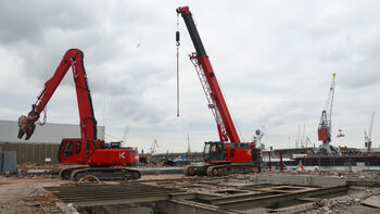 Demolition work with SENNEBOGEN 830 and SENNEBOGEN 683 telescopic crane
