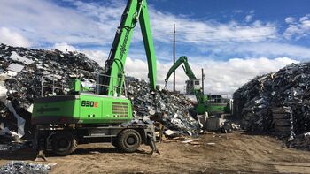 Schrottumschlag mit SENNEBOGEN 830 Umschlagmaschine im abgelegenen Westen Texas: Recycler vertrauen auf zuverlässigen SENNEBOGEN Service
