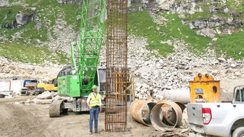 Einsatz im Hochgebirge: 40 t SENNEBOGEN Seilbagger unterstützt Bauarbeiten auf 2.200 m Seehöhe