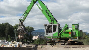 Electric material handlers for efficient recycling: Remo Recycling AG with SENNEBOGEN 821