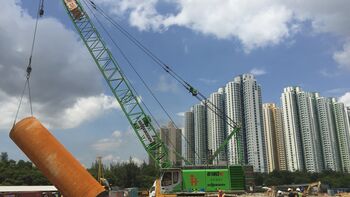 Casing in Hong Kong: Two new SENNEBOGEN 6130 duty cycle cranes