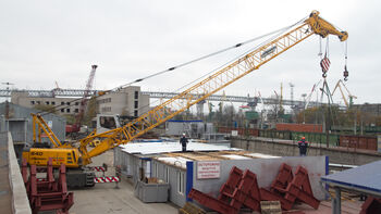 Mobile yard crane for logistics and handling: SENNEBOGEN 640 M for Pilon in St. Petersburg