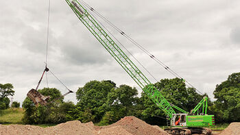 Gravel extraction with duty cycle crane: SENNEBOGEN 655 in UK