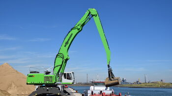 Handling Sand On A Large Scale: Spaansen B.V. using Green SENNEBOGEN 850 Material Handlers For Port Work
