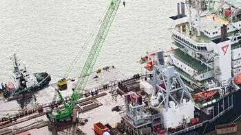 Offshore in action: SENNEBOGEN Crawler Crane during Seaway Heavy Lifting