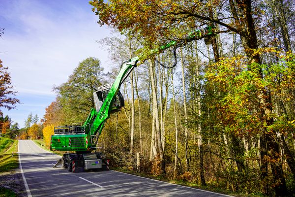 SENNEBOGEN 718 E Fällbagger SENNEBOGEN 718 E Fällbagger