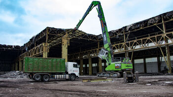 Steel hall has to be removed - a job for the SENNEBOGEN Longfront Demolition Material Handler 870 E