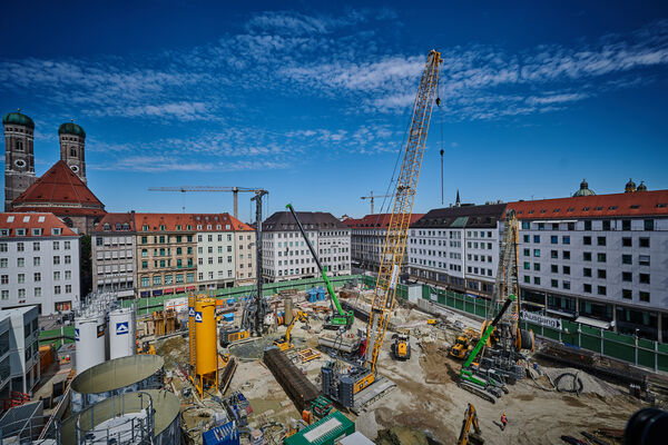 SENNEBOGEN 5500 stage V, 200 t crawler crane, construction of second core line Munich S-Bahn 