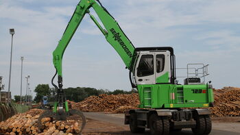 Compact material handler for the lumber mill: The new SENNEBOGEN 723 debuts at Hit Holz