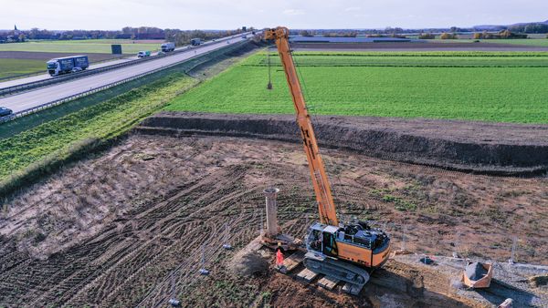 624 E Seilbagger für den Brunnenbau bei Hölscher 624 E Seilbagger für den Brunnenbau bei Hölscher