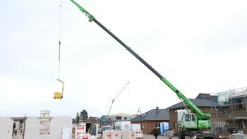 Compact telescopic crane from SENNEBOGEN is increasingly replacing revolving tower cranes on Aggerbau building sites
