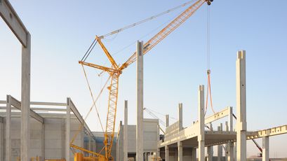 Raupenkran SENNEBOGEN 7700 Hochbau Tiefbau 300 t Raupenkran Gittermastkran SENNEBOGEN 7700 Hochbau Tiefbau Baustelle Baustellenkran Betonfertigteile