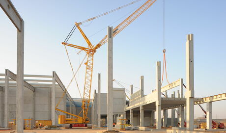 300 t Raupenkran Gittermastkran SENNEBOGEN 7700 Hochbau Tiefbau Baustelle Baustellenkran Betonfertigteile