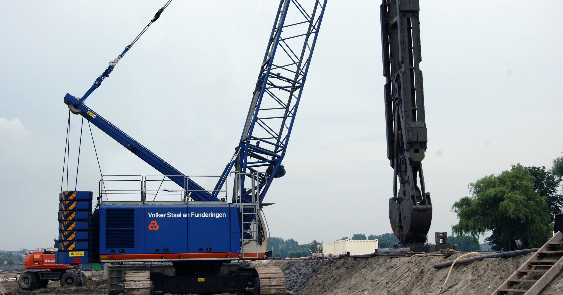 SENNEBOGEN 690 DUTY CYCLE CRAWLER CRANE - SPECIAL UNDERGROUND CONSTRUCTION