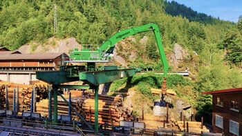 A fresh breeze blows in the Black Forest!  After 16 years, Finkbeiner replace their SENNEBOGEN electric material handler