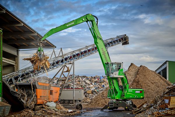 SENNEBOGEN 830 G-recycling company-test use 