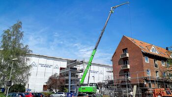 Work made easier in scaffolding construction thanks to 16 t telescopic mobile crane