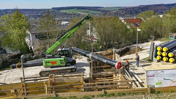 Pipeline construction with 16 t telescopic crane: Expansion of the district heating network to secure ecological energy in the long term