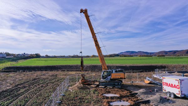 624 E Seilbagger für den Brunnenbau bei Hölscher 624 E Seilbagger für den Brunnenbau bei Hölscher