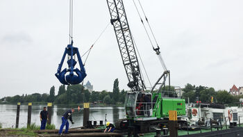 SENNEBOGEN duty cycle crane used in hydraulic engineering: 630 HD at WSA Eberswalde