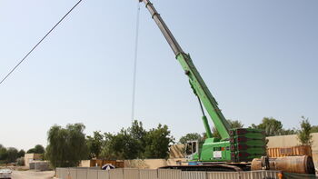 Large 120 ton telescopic crawler crane for small tunnels in Dubai