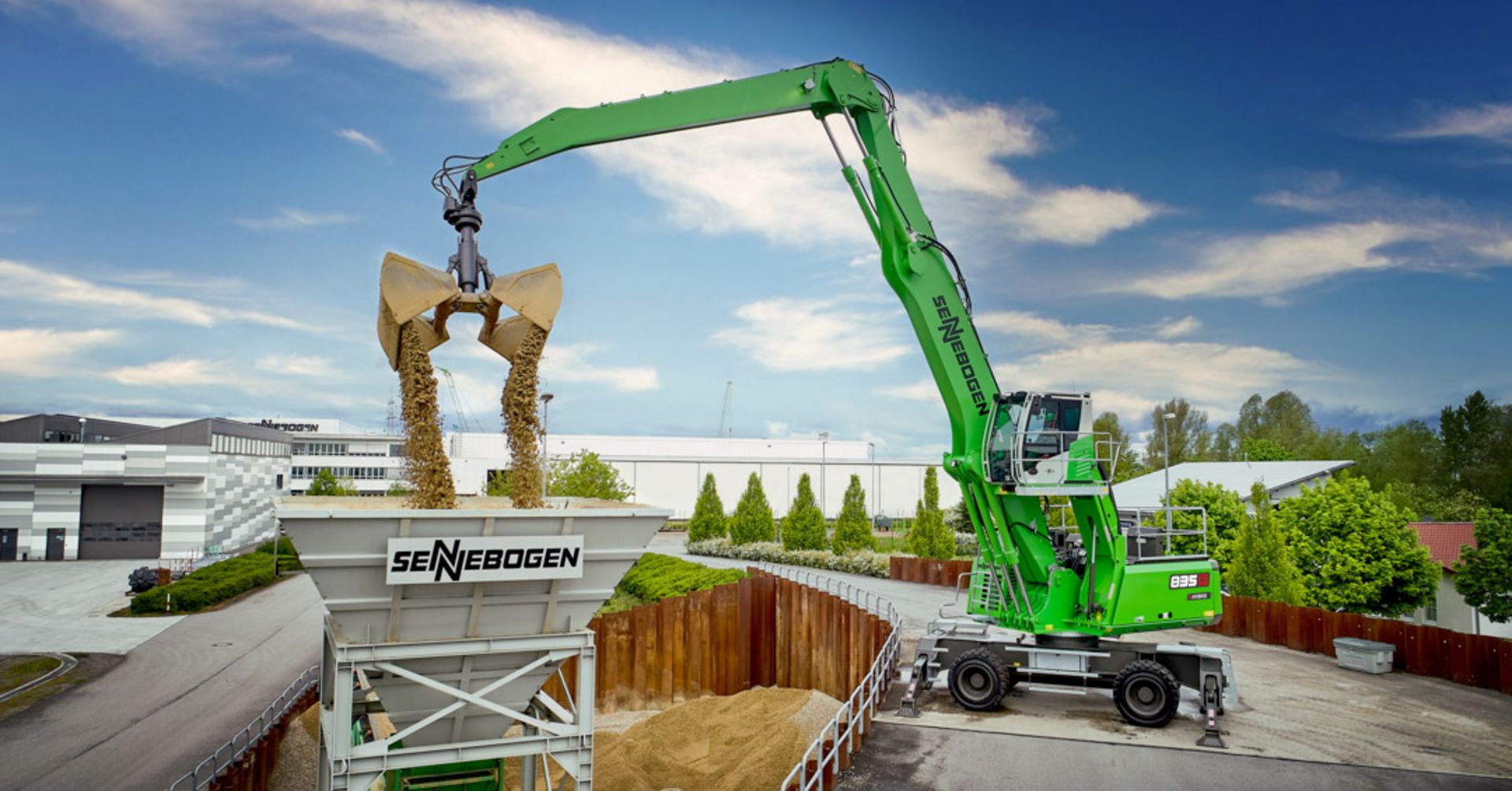 835 G Hybrid - material handler with recuperation technology | SENNEBOGEN