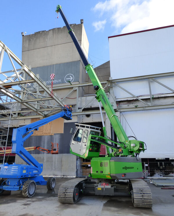 Download (RGB 300 dpi) Telecrane on the roof in France