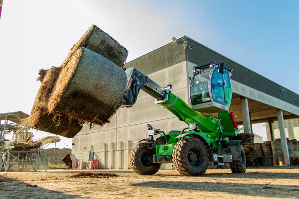360 G Biomasseumschlag in Spanien SENNEBOGEN 360 G Teleskoplader beim Umschlag von Biomasse im Recyclingbetrieb.