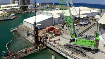 Wasserbau mit 140 t Seilbagger: Neubau eines Kais auf La Réunion