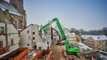 Straight from the plant to the job: demolition company relies on SENNEBOGEN 830 demolition machine in selective dismantling