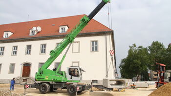 Flexibility trumps: SENNEBOGEN 643 mobile in construction site use at Guggenberger