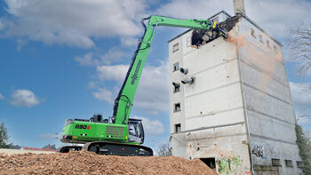 Building demolition in only 2 days with 45 t demolition excavator