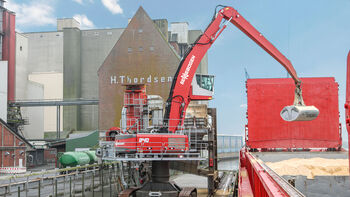 Port handling in the north of Germany - ATR Landhandel GmbH & Co. KG uses special solution from SENNEBOGEN
