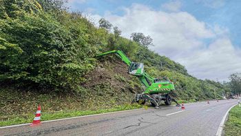 Fällbagger 728 E beseitigt Sturmschäden an Bahnstrecke