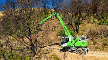 Atlas Tree Surgery setzt auf SENNEBOGEN Forstbagger für Aufräumarbeiten nach Waldbränden in Kalifornien