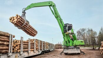 Investment for a green future: timber log logistics with SENNEBOGEN 835 E material handler and trailer