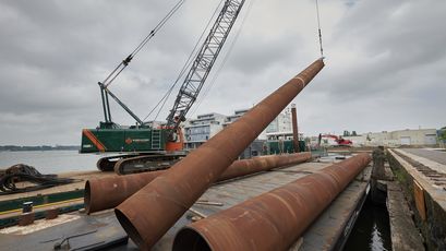 Raupenkran SENNEBOGEN 1100 E Hubarbeiten Rohrpfähle 50 t Raupenkran Gittermastkran SENNEBOGEN 1100 Raupe Hubarbeiten Hebearbeiten Rohrpfähle