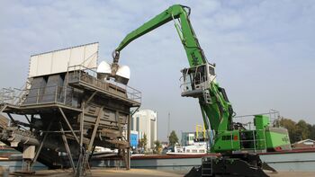 Port handling - environmentally- and cost-friendly: SENNEBOGEN 835 Mobile Electro at Twente B.V.