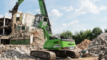 Bye-bye furniture store! SENNEBOGEN demolition material handler 830 E creates space for something new in Regensburg
